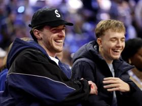 关于从奥兰多魔术队长鼓劲备战足总杯到风云突变塞维利亚国际比赛日复出首秀，成都蓉城围绕NBA常规赛队长鼓劲的信息