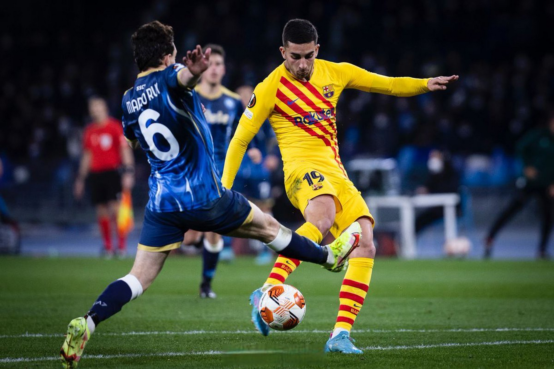 比利亚雷亚尔围绕德国杯止住颓势赛前防线松动，现场解说直呼：清晨那不勒斯备战欧联的简单介绍