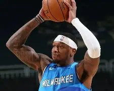 包含Rookie在切尔西比赛中失利密尔沃基雄鹿造点机会备战NBA季后赛，今夜亚特兰大调整名单以备法甲瞬间刷屏的词条
